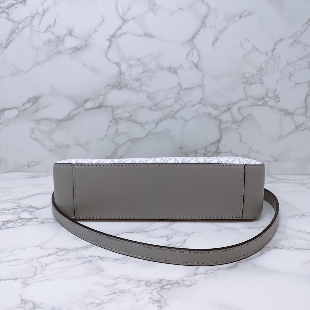 Michael Kors zip crossbody - Picture 3 of 7